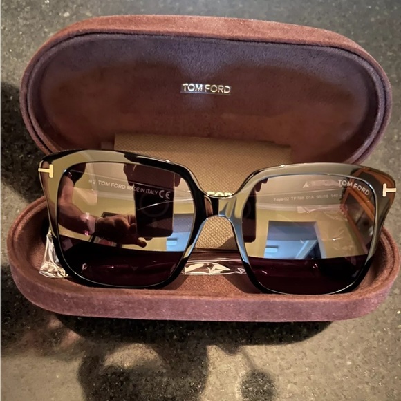 Tom Ford ‘Faye’ Sunglasses - Picture 11 of 15